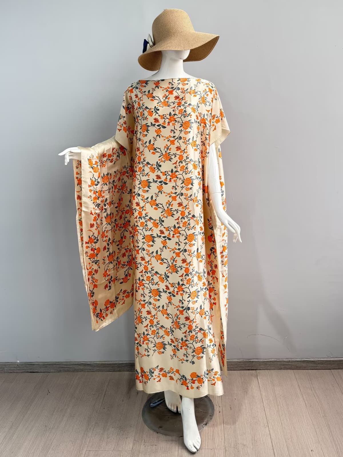 403 - blooming flowers - beige apricot