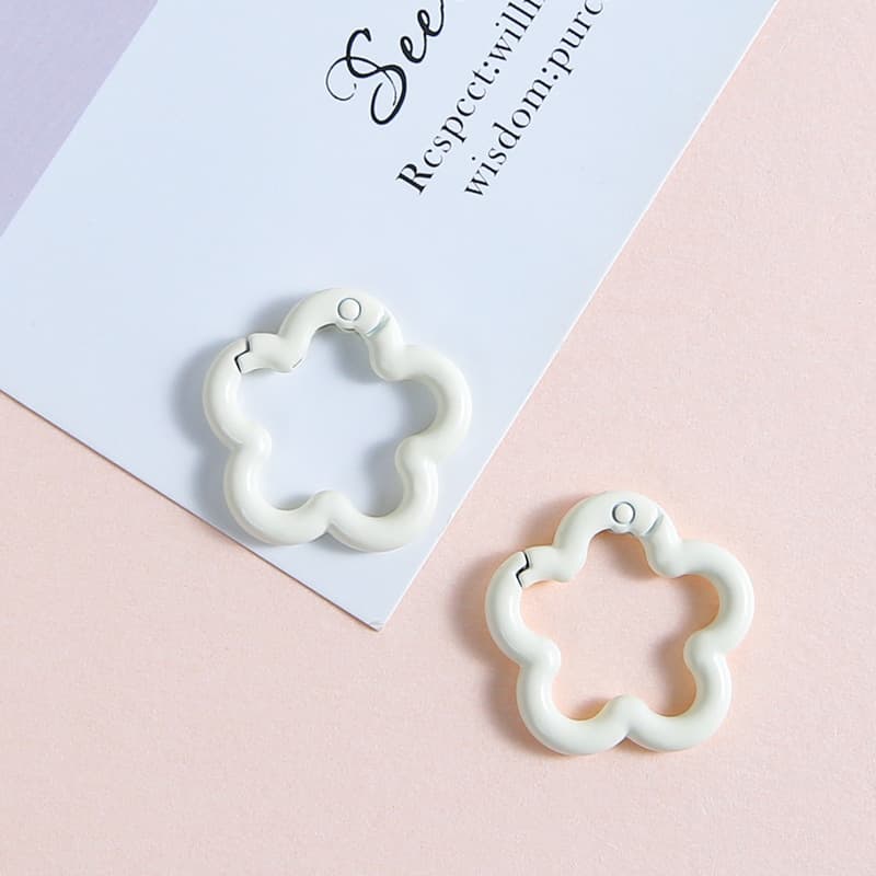 [off-white] plum blossom spring buckle