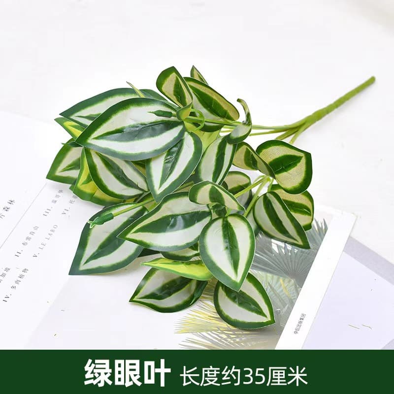 Green eyes leaves