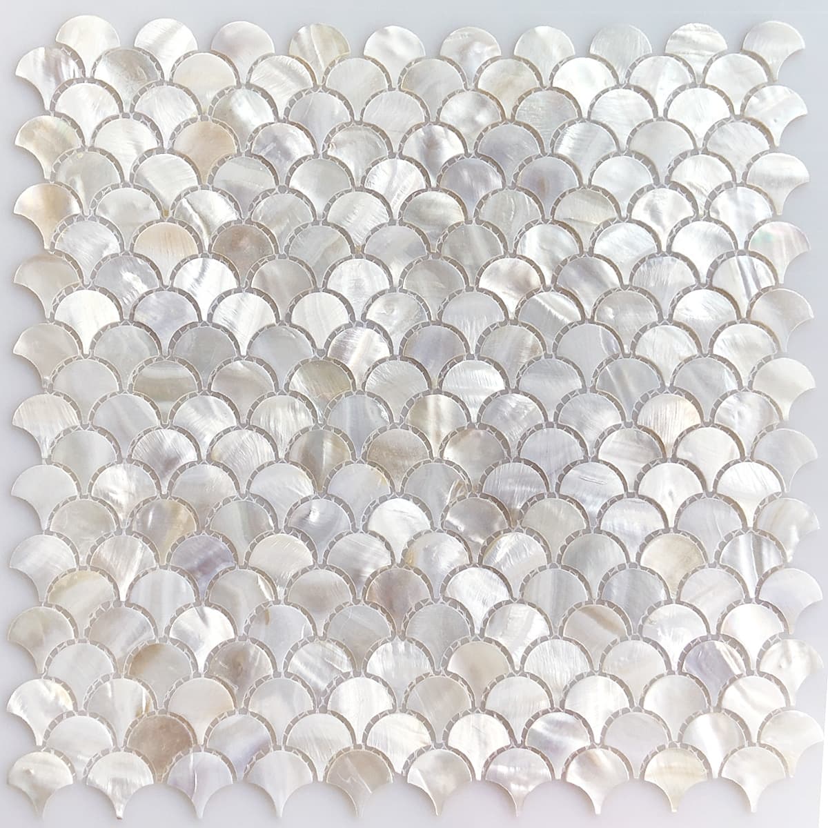 Fan-shaped seamed patchwork off-white
