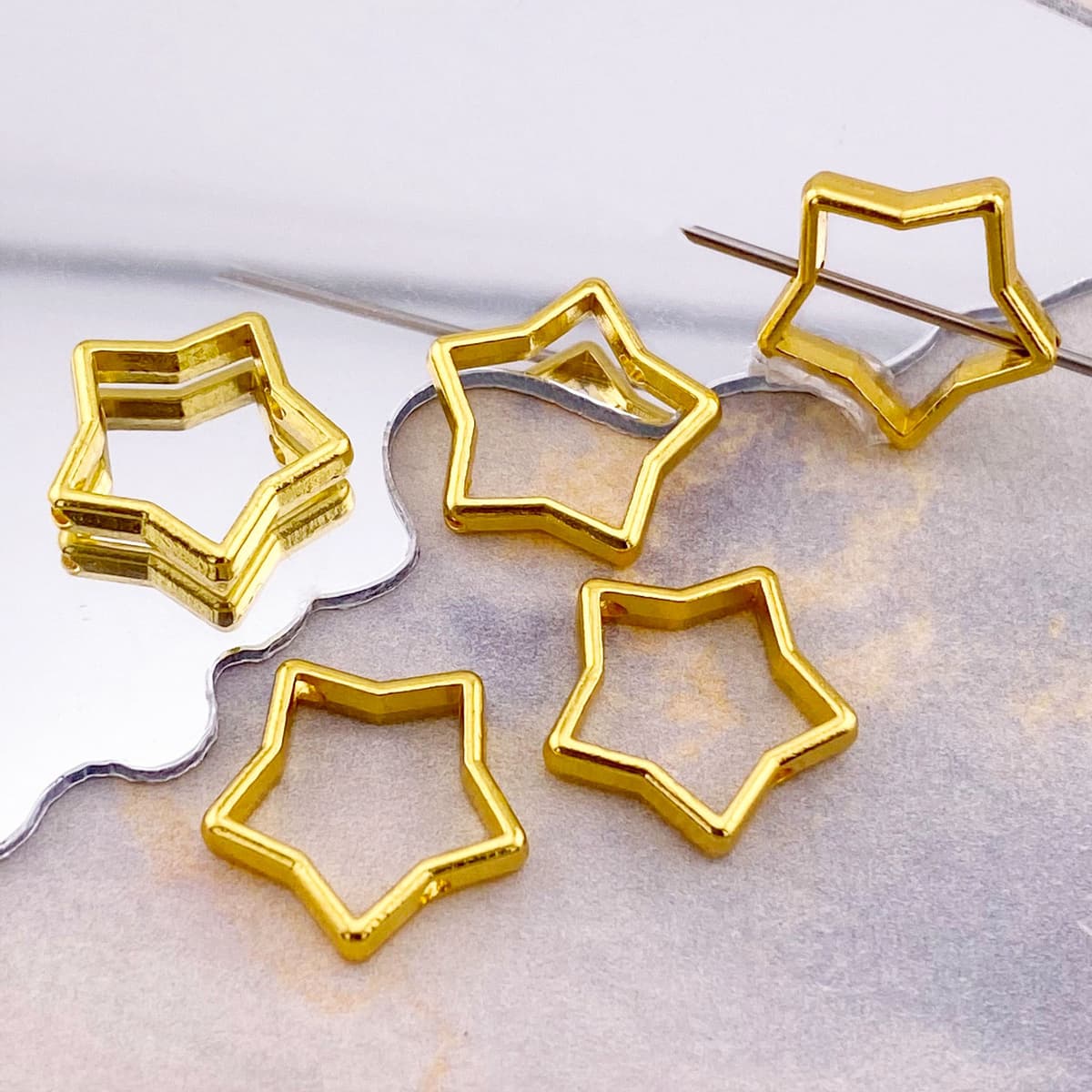 A726 [gold] card 8mm star bead circle 15.2*14.6mm (hole 10.9mm)