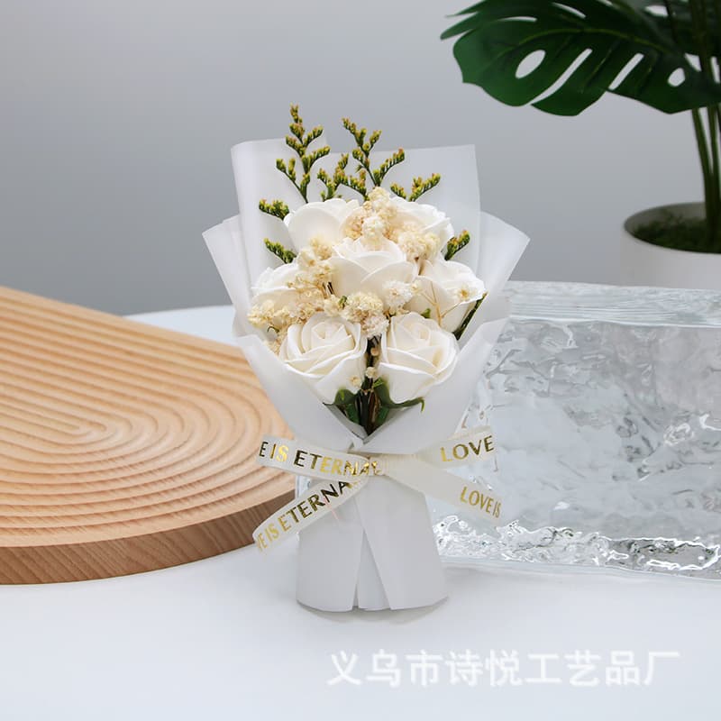 Bouquet of 7 white roses