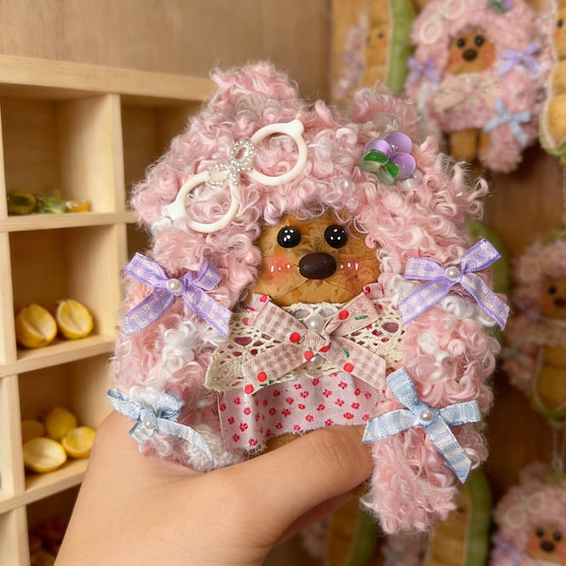 Pod pink hair doll