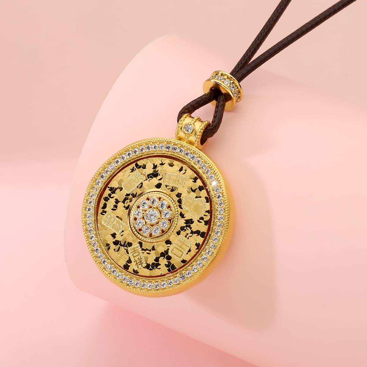 Crushed ice bing ji yan shili luan necklace is about 16 grams