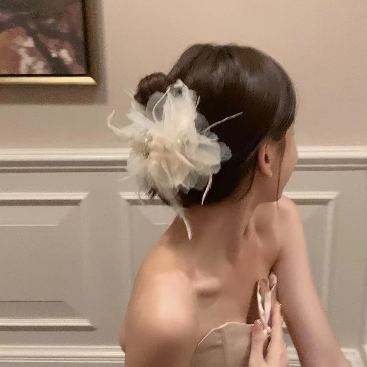 8002 feather flower clip-beige