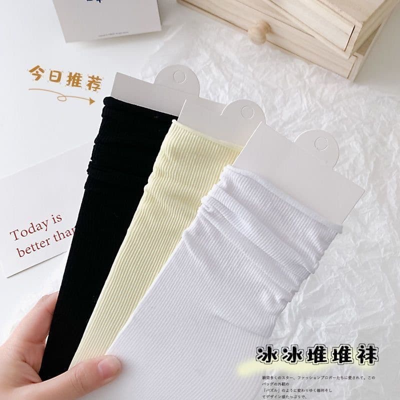 [polyester black] with cardboard
