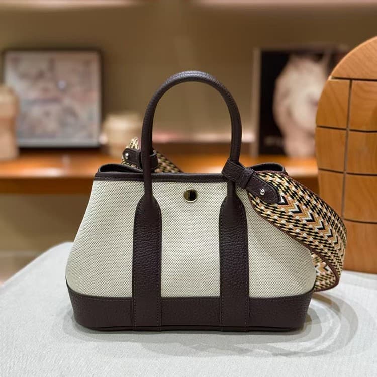 Ebony and canvas (without gift box and long shoulder strap)