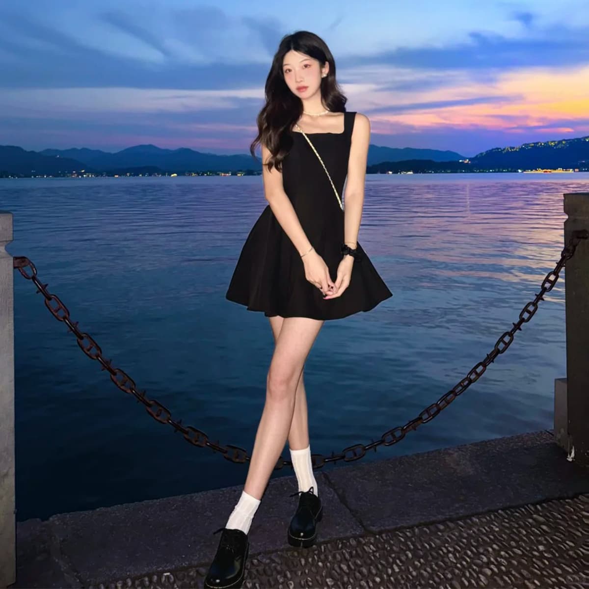 Black [short suspender skirt]