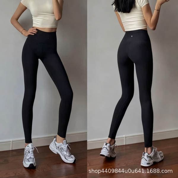 Lulu Original Align yoqa şalvarı. Yüksək bel, "çılpaq hiss" effektli, nəfəs alan, tez quruyan, qısa kəsimli fitnes şalvarı. Popo qaldıran idman şalvarı.