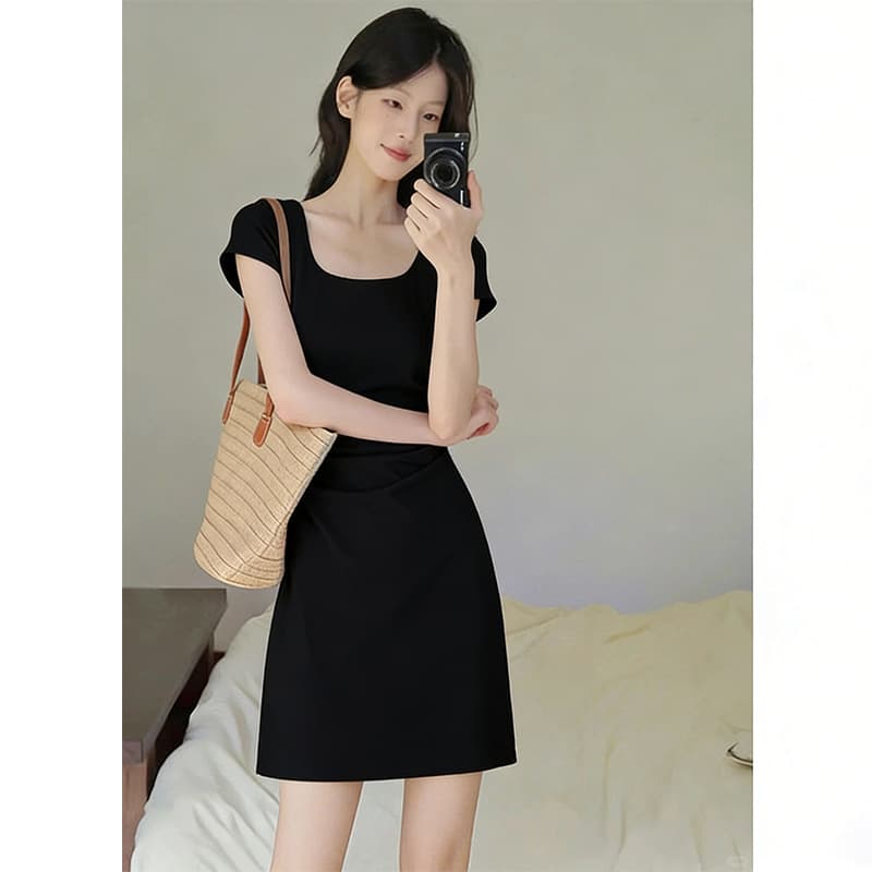 Black [short style]