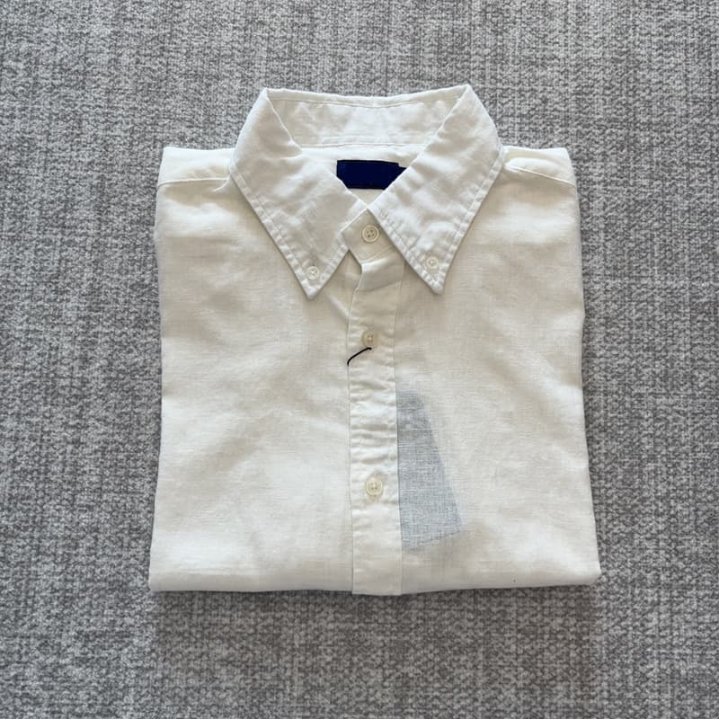 White-dark blue label