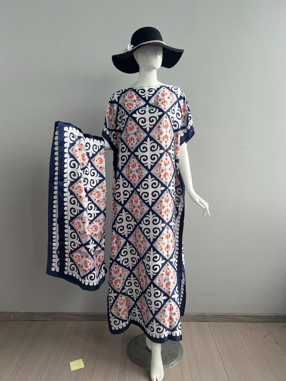 251-romantic pattern-navy blue and white