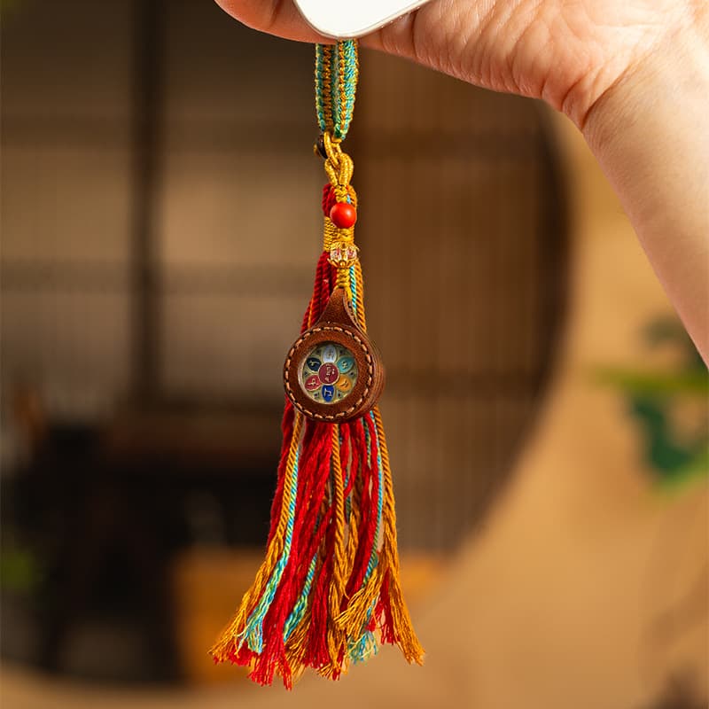 Six-character mantra with gold background