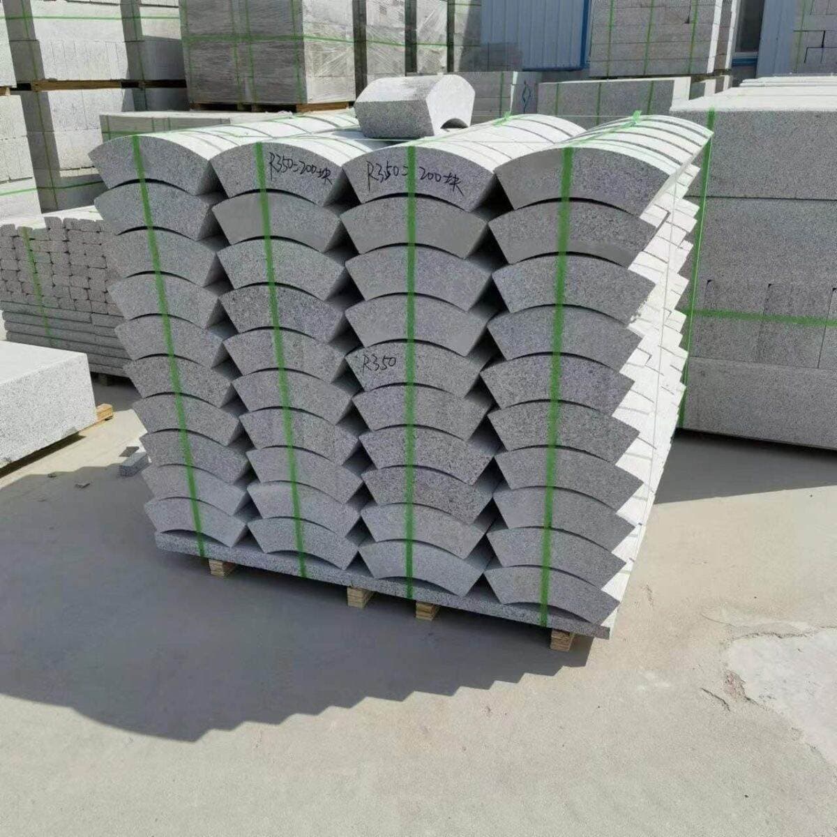 Sesame Gray Curb Stone Granite Stone Roadside Stone Outdoor Curbing Stone Side Stone Sesame White Garden Stone Manufacturer Wholesale 4