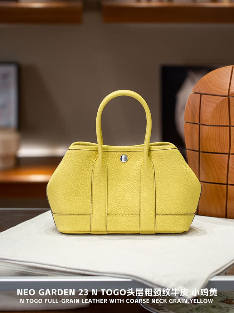 Added chick yellow (no gift box, no long shoulder strap)