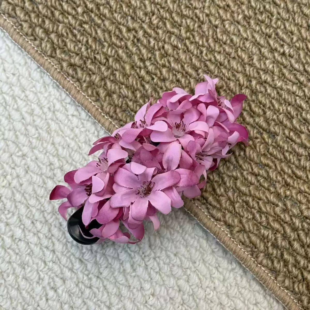 Pink flower lazy clip