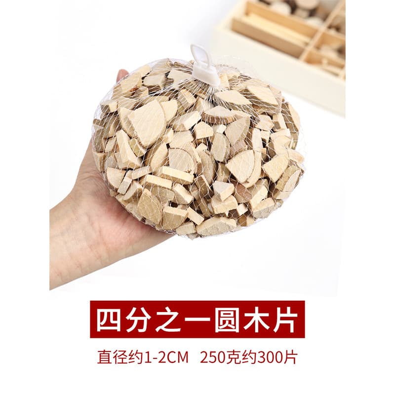 Small wood chips quarter round wood chips