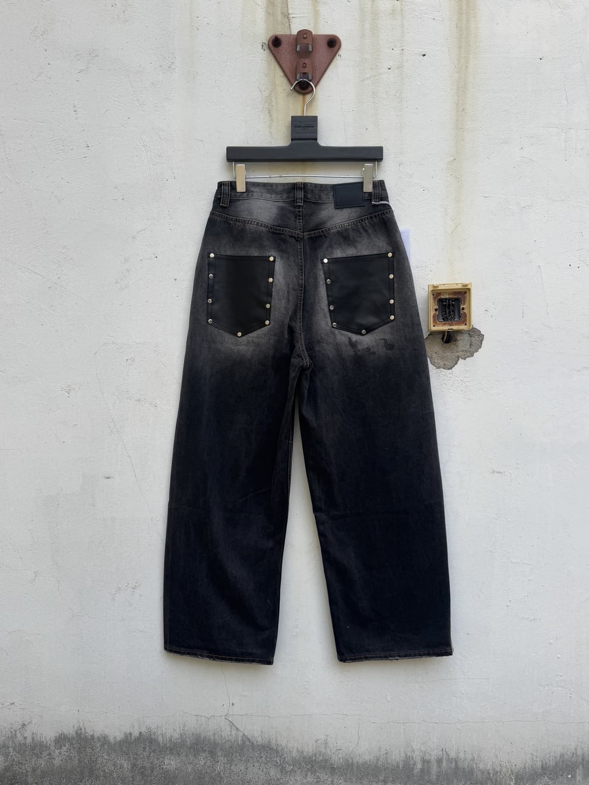 Ac17- pocket black