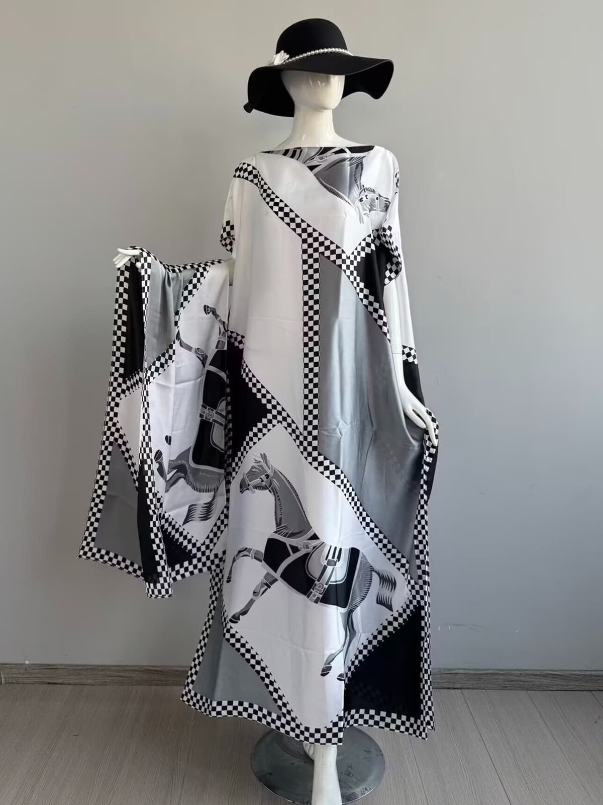 620 - diagonal checkered double horse - black, white & grey