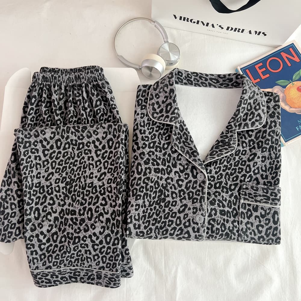 My2031 # Gray leopard print