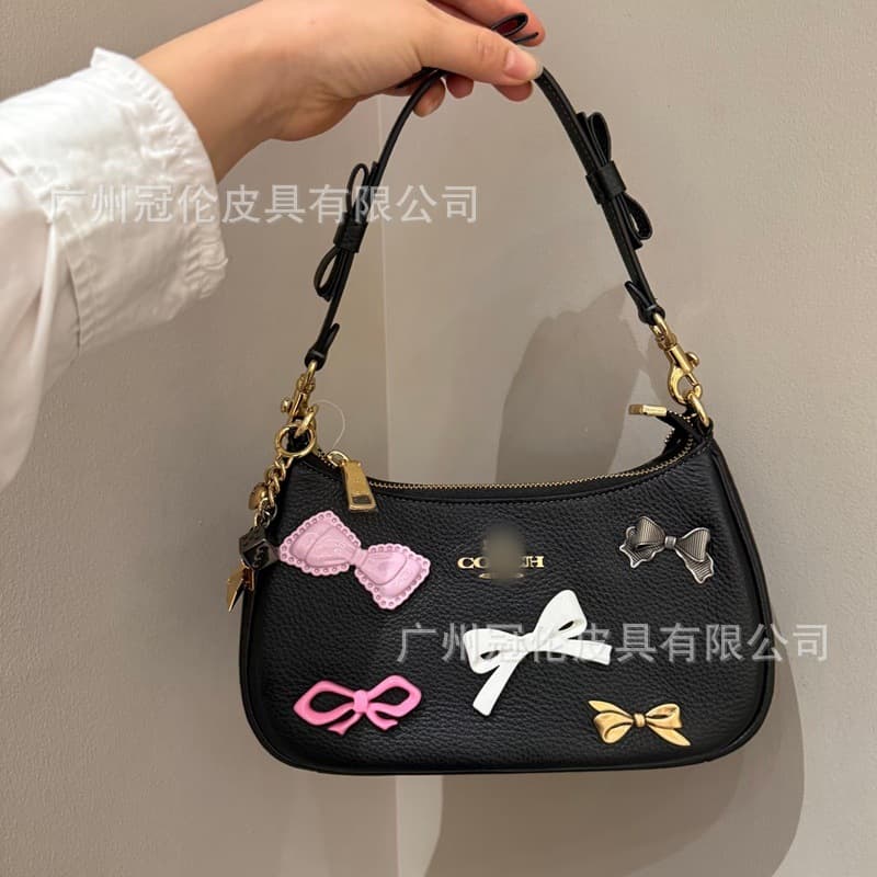 Black bow + gift box