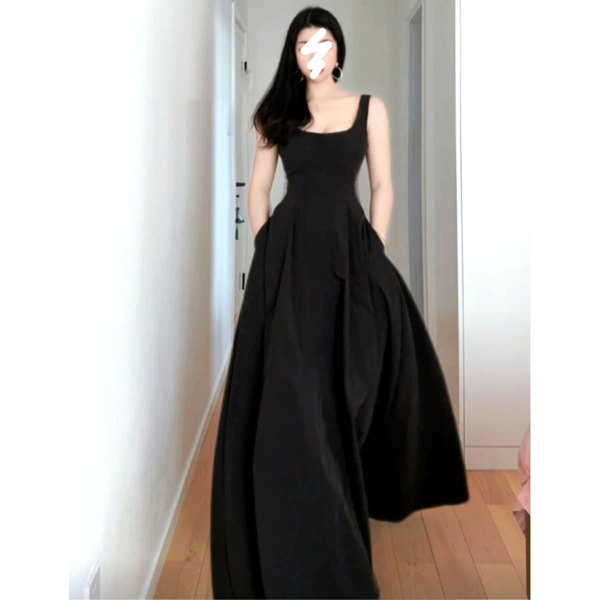 Black [long suspender skirt]