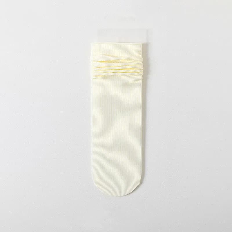 Thin pile socks-milk white