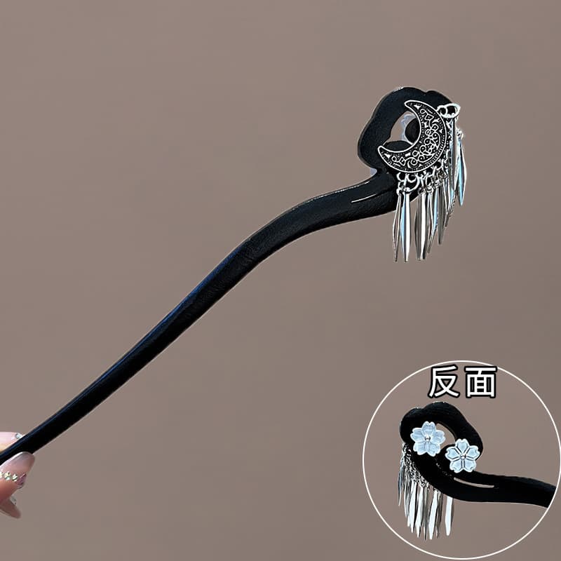 Crescent tassel