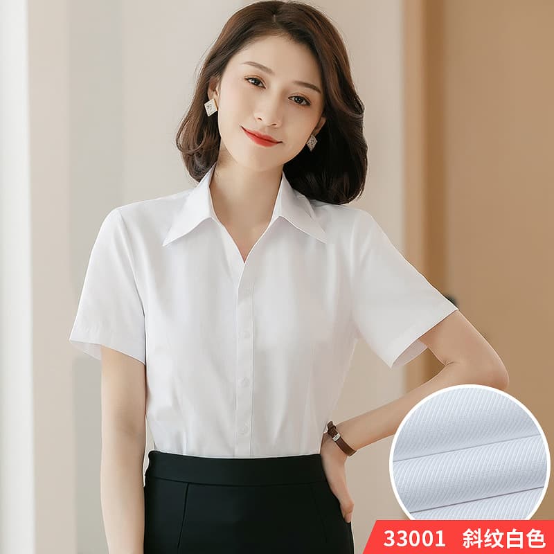 Short-sleeved white twill V-neck