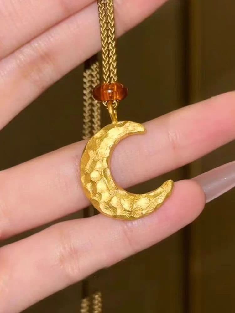 Gold-plated hammered moon pendant necklace about 10 grams