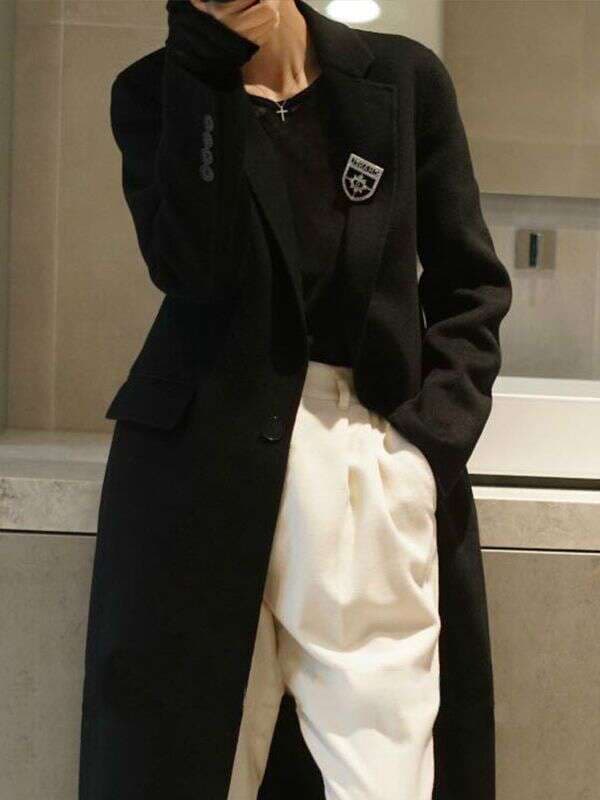 2023 autumn and winter new high-end handmade black Hepburn style double-sided cashmere coat Women's Mid-length woolen coat 2