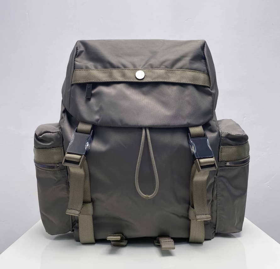 Nomadic gray 14l
