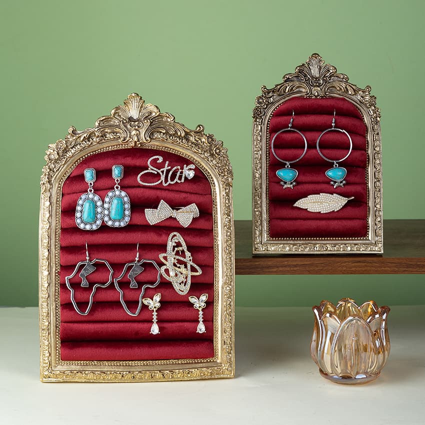 Large red photo frame ring display