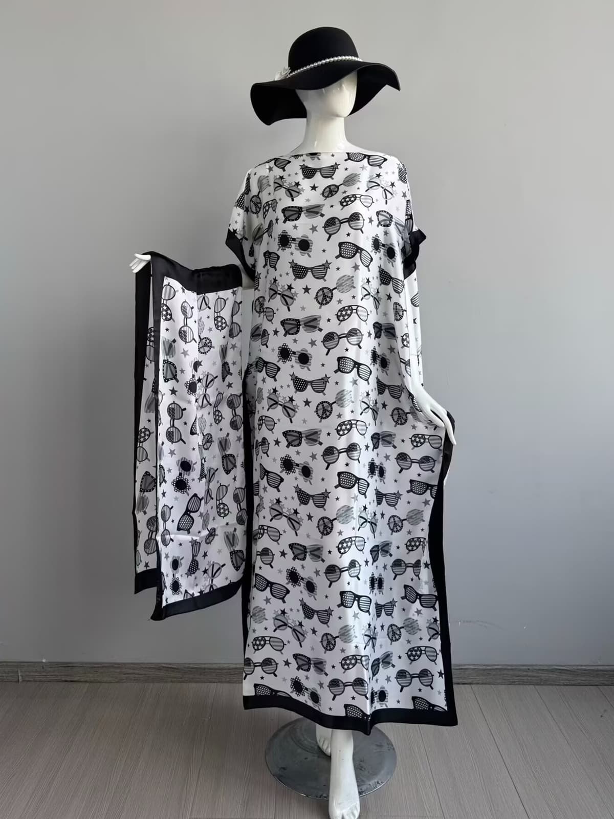 444 - blooming night - off-white