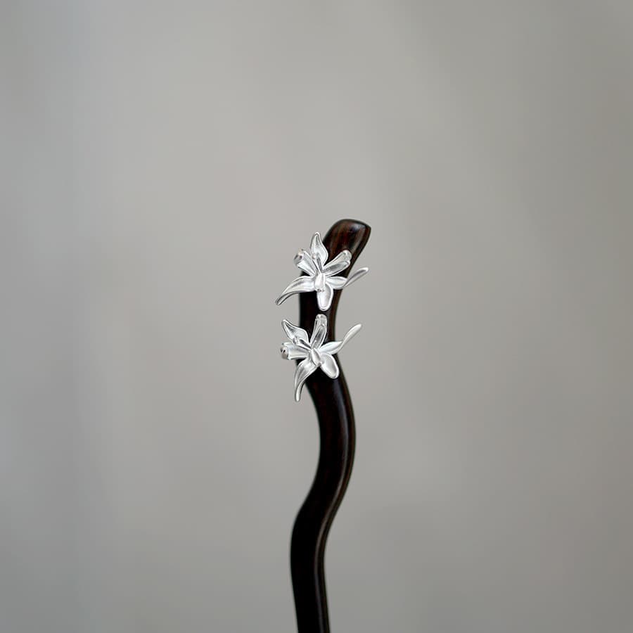 A68 silver iris [natural ebony]