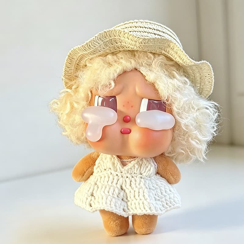 Beige wave hat + beige knitted skirt