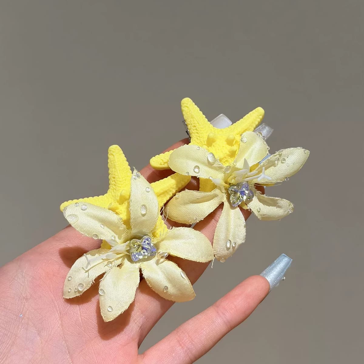 Yellow starfish hairpin single