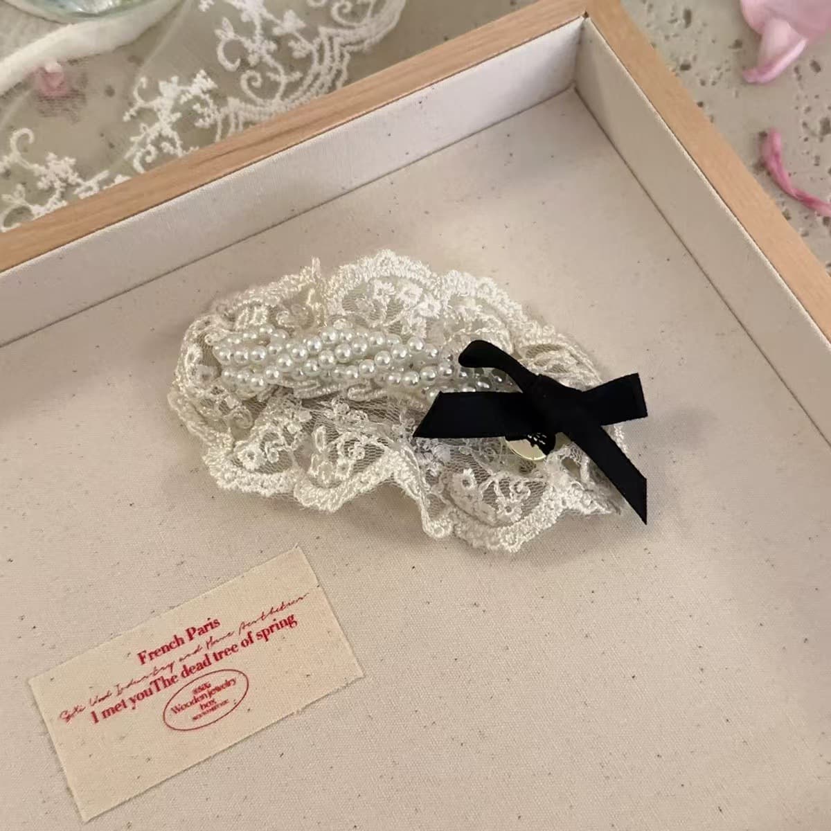 6089 palace lace-black butterfly bb clip