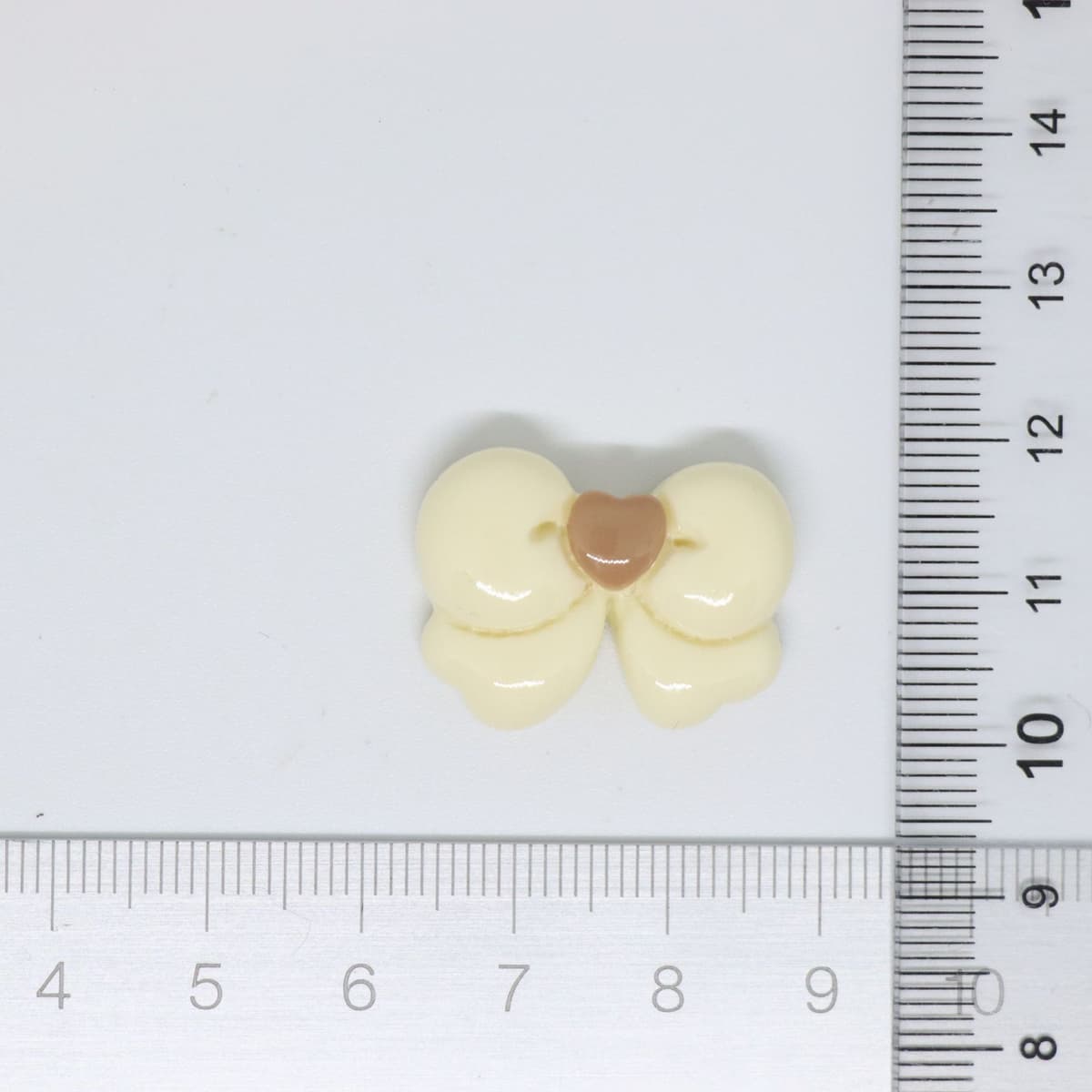 Beige bow