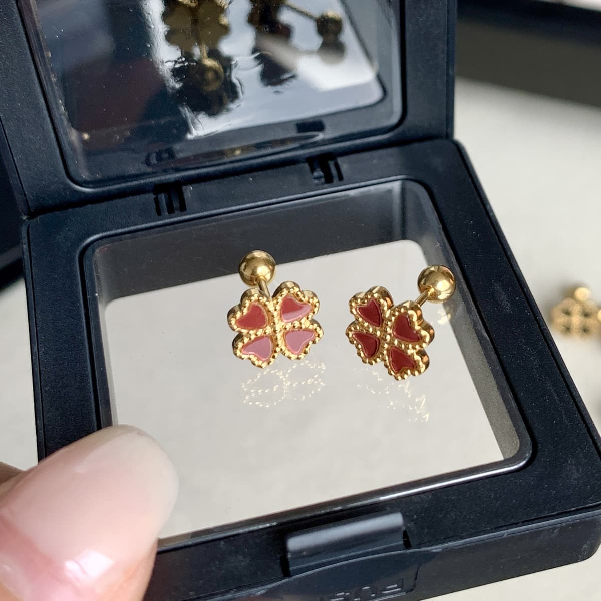 Red shell four-leaf clover earrings