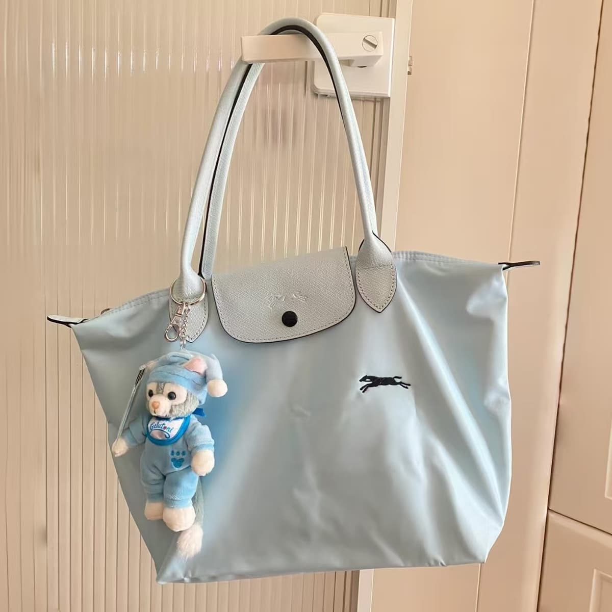 Anniversary cloud blue