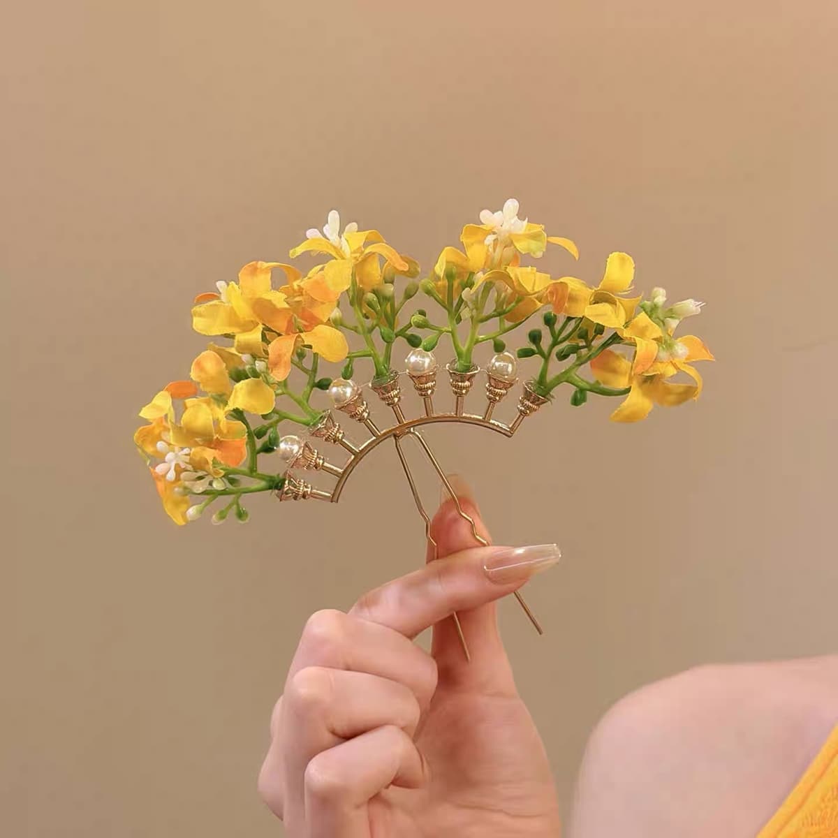 Yellow flower hairpin