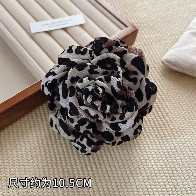 6025caro same style gripper-light brown leopard print