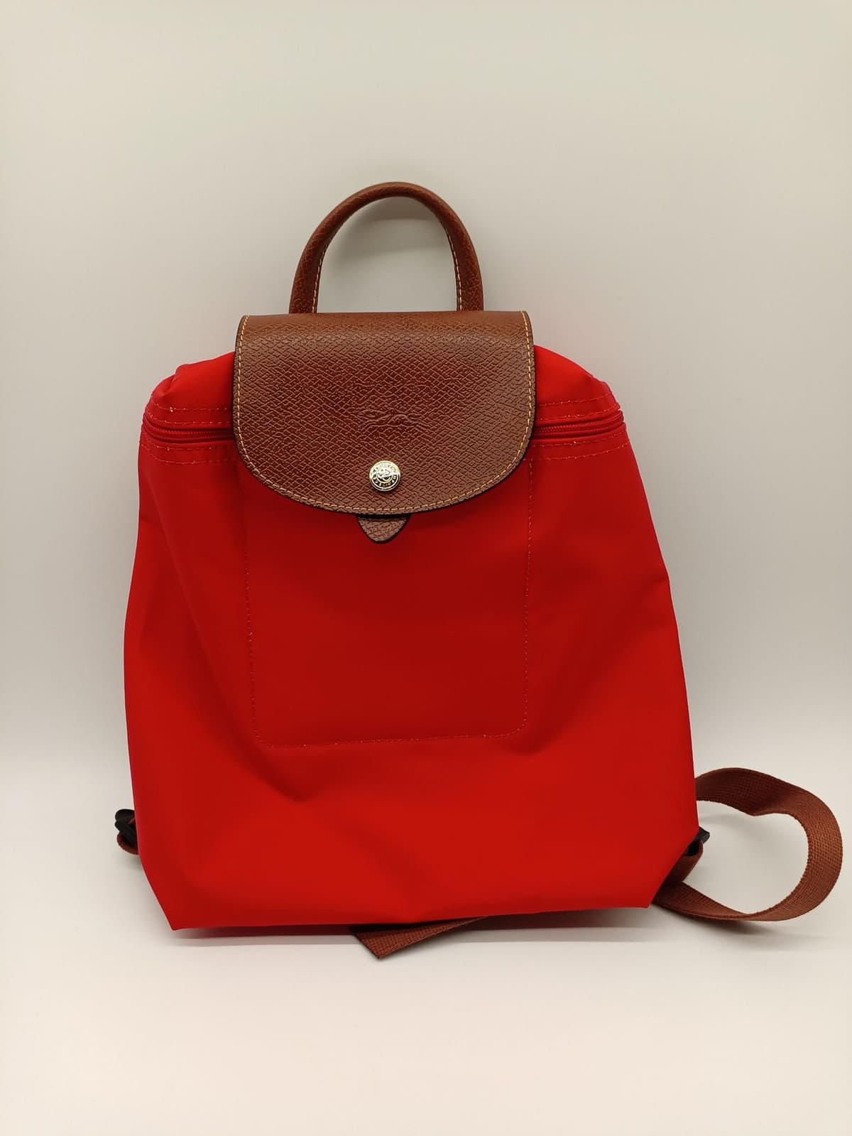 Classic cinnabar red shoulders