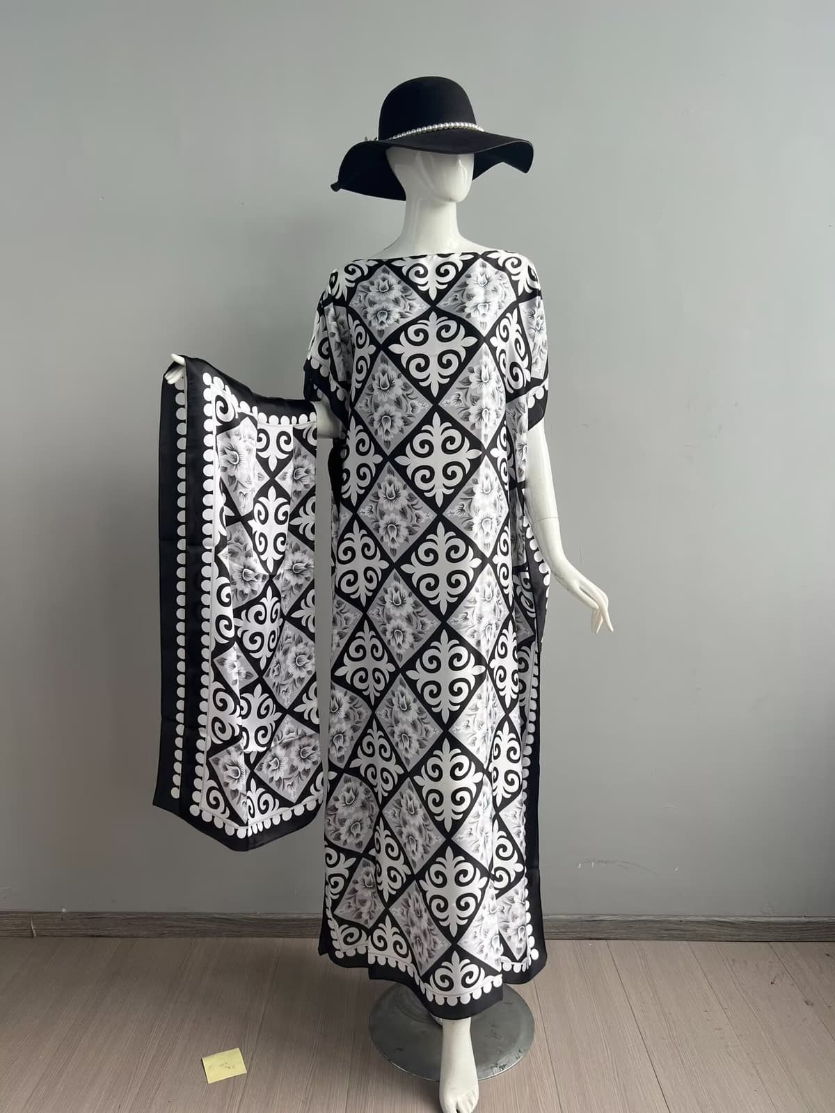 246-romantic pattern-black and white