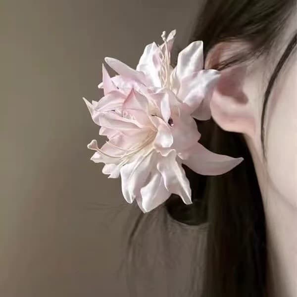 5874 four lily shark clip-white pink
