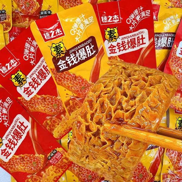 Sui Zhi Jie vegetarian xırtıldayan tofu qəlyanaltıları, küncüt sousu dadlı, ədviyyatlı konjak zolaqları