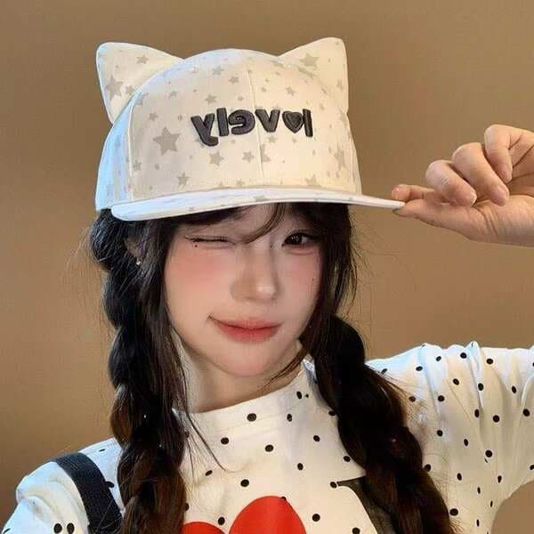 Sweet and Cool High School Student with Unique Personality, Cute Little Duck Face, Quirky and Adorable Cat Ears, Flat-Brimmed Baseball Cap for Women